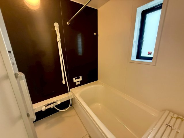 クレイドルガーデン宜野座村漢那 第２・３号棟の浴室|浴室換気暖房乾燥機付きユニットバス／浴室に窓