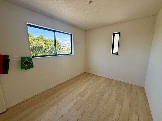 クレイドルガーデン宜野座村漢那 第２・３号棟の洋室|二面採光の２階洋室６帖