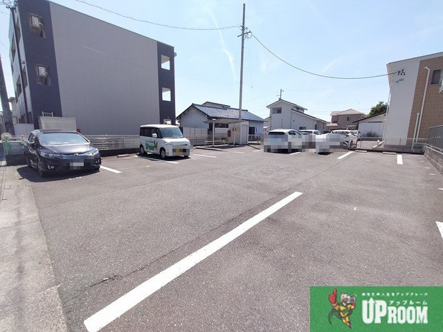 グリーンの駐車場