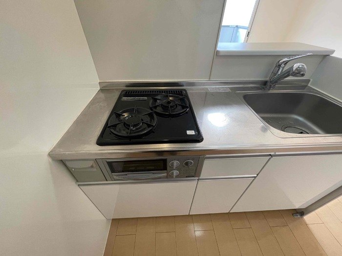 グリーンのキッチン