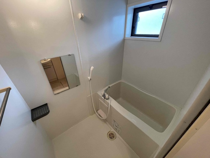 グリーンの浴室