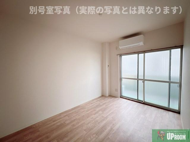 コーポ岡田の居間・リビング