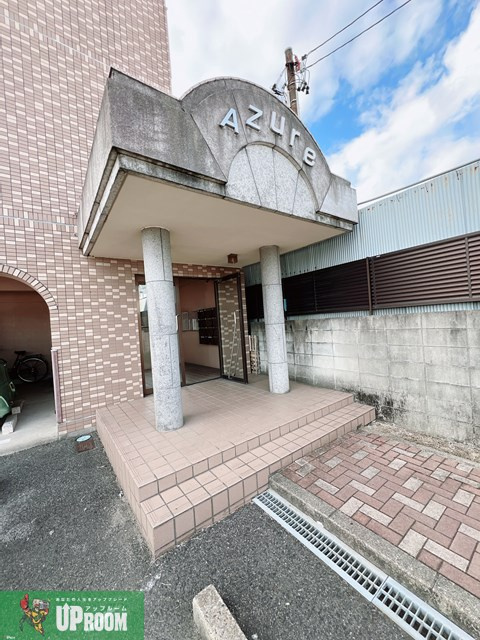 アズールの駐車場