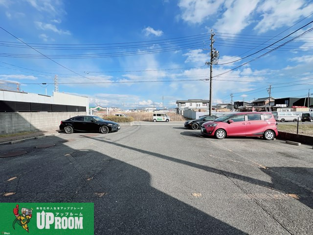 アズールの駐車場