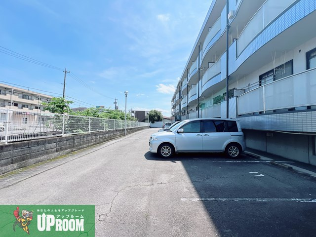 カーサコロナの駐車場