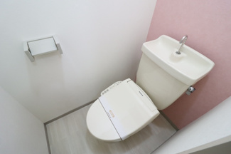 【トイレ】 | ファーストヴューラ十壱番館 | ※同物件の写真です。