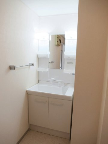 ３DK：稲荷前トゥインクル吉田C棟の独立洗面台|朝の支度にも助かる、独立の洗髪洗面化粧台