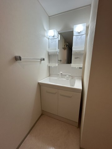 ３DK：稲荷前トゥインクル吉田C棟のセキュリティ|カラーTVドアホン付き