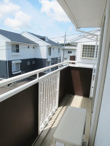 ３DK：稲荷前トゥインクル吉田C棟のバルコニー|広々としたバルコニーです