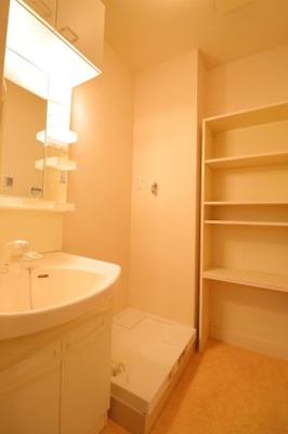 【洗面所】 | ガーデンサイド広尾 | コンパクトで使いやすい洗面所