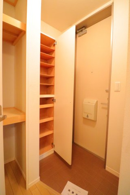 【玄関】 | ガーデンサイド広尾 | ゆったりとした玄関です