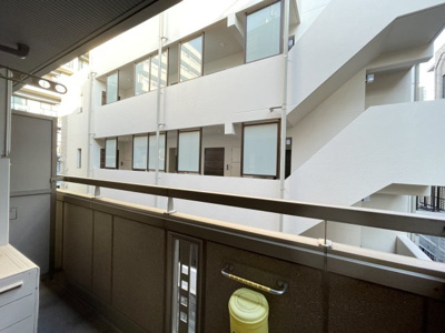 【バルコニー】 | ガーデンサイド広尾 | 落ち着いた時間を過ごせるバルコニーです