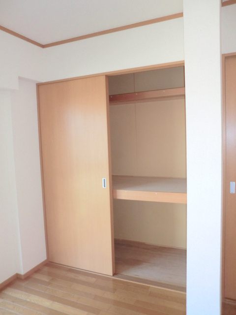 メゾンドコワンの収納|★棚付き収納、他号室の写真です★