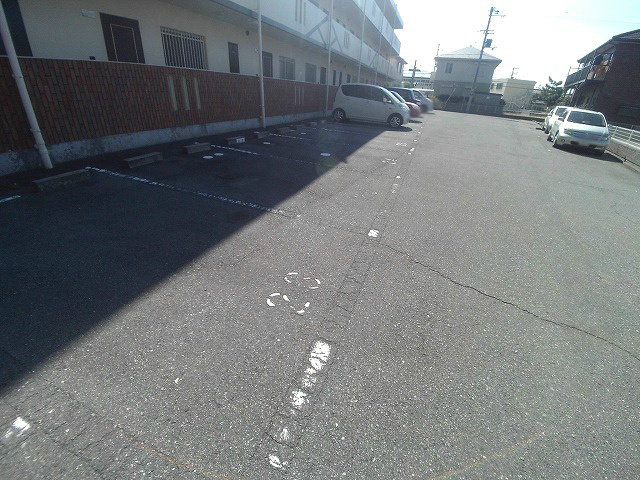 グリーンエイトⅣの駐車場