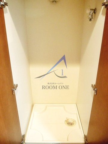 ルーブル早稲田六番館の設備|洗濯機置き場です。