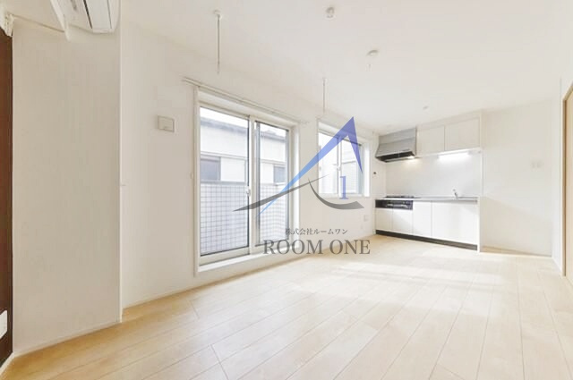 Ｔ’ｓＣＯＵＲＴの居間・リビング|洋室のお部屋です。