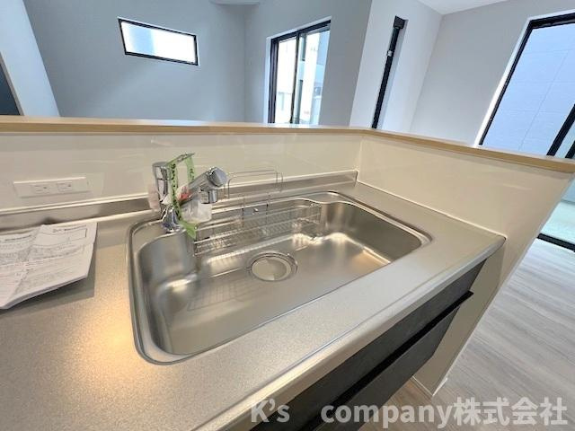 ◎高座郡寒川町小谷1丁目　新築戸建　A号棟のキッチン|耐久性に優れたステンレス素材のシンク◇