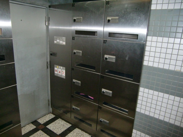 リアライズ六甲Ⅰ(旧ジュネス六甲1)のエントランス|宅配BOX