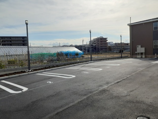 ハイツ若草の駐車場