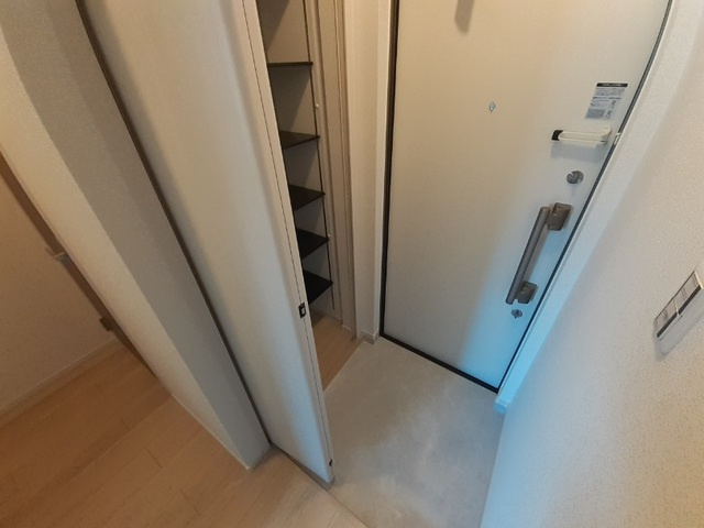 ハイツ若草の玄関