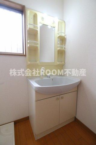 ハピネスビレッジの独立洗面台|朝の支度にも助かる、独立の洗髪洗面化粧台