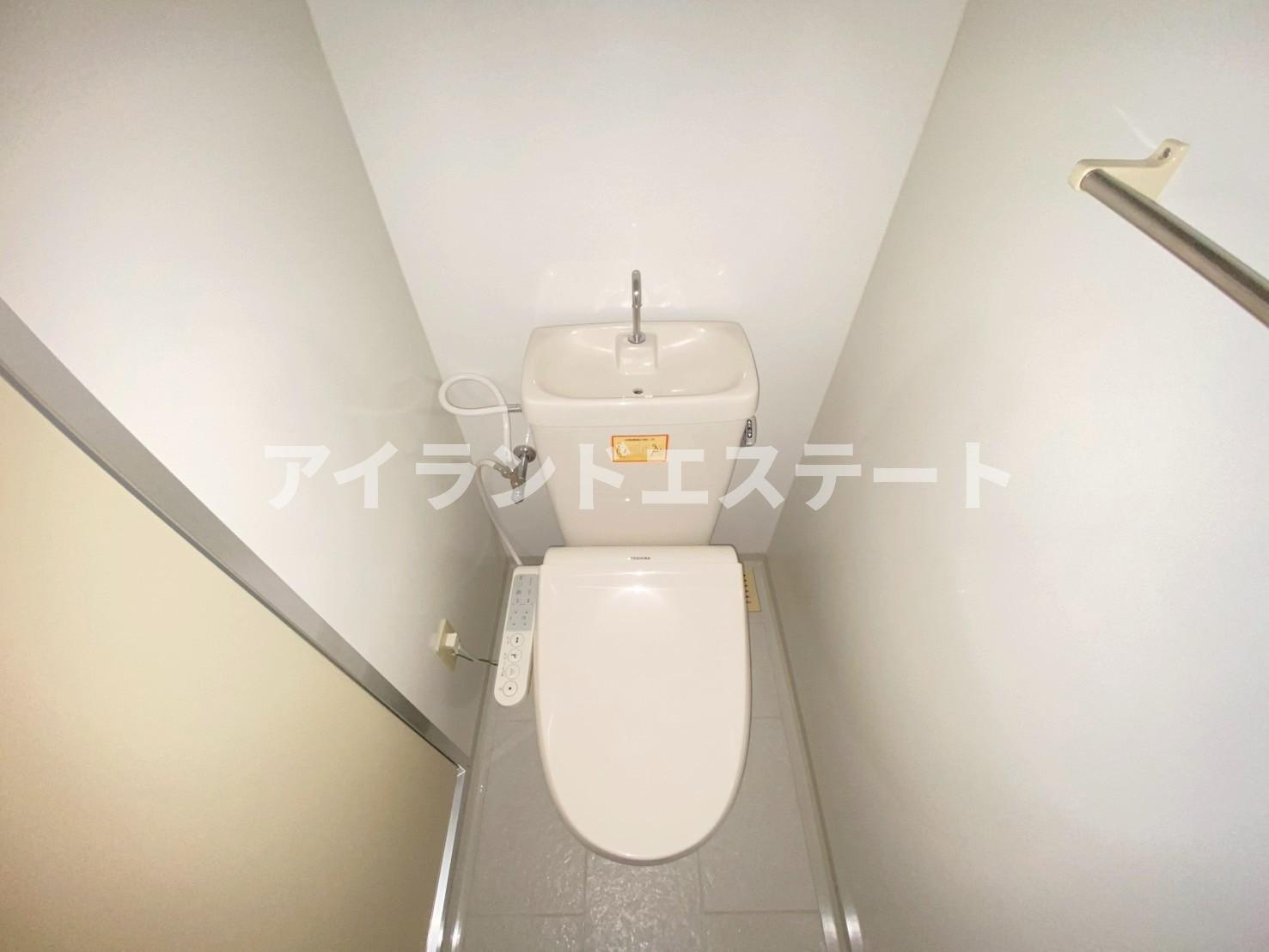 シャトー東条　駅近　バストイレ別　陽当たり良好のトイレ|※別号室参考写真