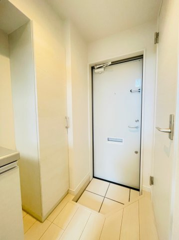 ヴィオラ扇町WESTの玄関