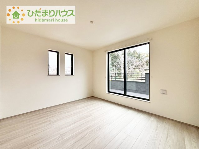 【寝室】 | 土浦市中高津2丁目931番　新築戸建 | バルコニーに面している洋室は、主寝室にどうぞ(^^)/