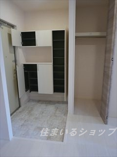 広島市安佐北区可部３丁目のアパートの玄関|大型シューズボックス・玄関収納あり