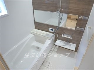 広島市安佐北区可部３丁目のアパートの浴室|追い焚き・窓付きの一坪浴室！