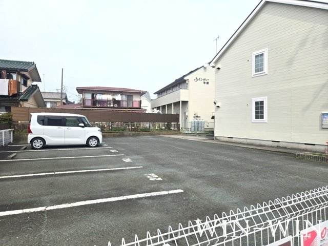 キャッスル北沢の駐車場