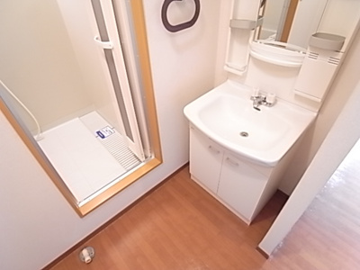 【洗面所】 | パナハイツ三山Ｂ | 明るい洗面所です