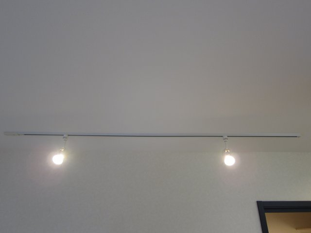 １LDK　コスタ・デル・ソル：天久保３丁目　筑波大学大学会館２００ｍの設備|スポットライトでおしゃれな空間