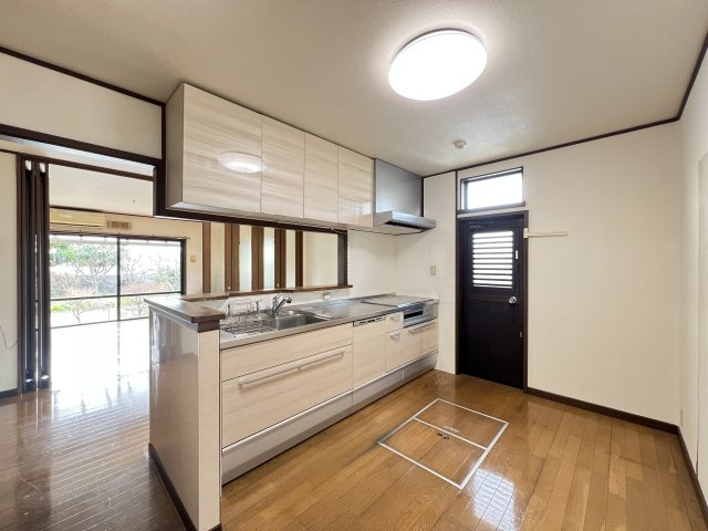 米子市尾高　中古戸建のキッチン|カウンターシステムキッチン