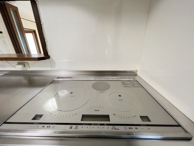 米子市尾高　中古戸建のキッチン|IHコンロ３口