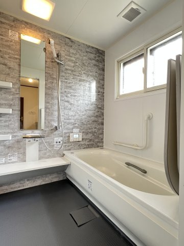 米子市尾高　中古戸建の浴室|バリアフリーで安心！