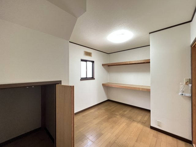米子市尾高　中古戸建の収納|納戸　約6帖