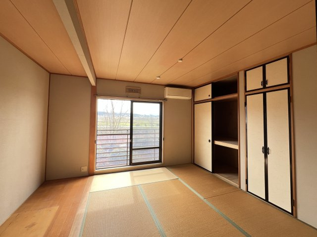 米子市尾高　中古戸建の和室|2F　和室
6帖＋タンス置き場２帖