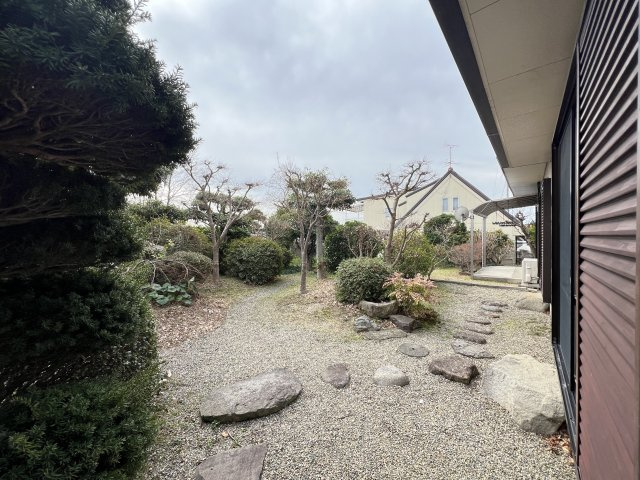 米子市尾高　中古戸建の庭|1F　和室側からの庭の眺望