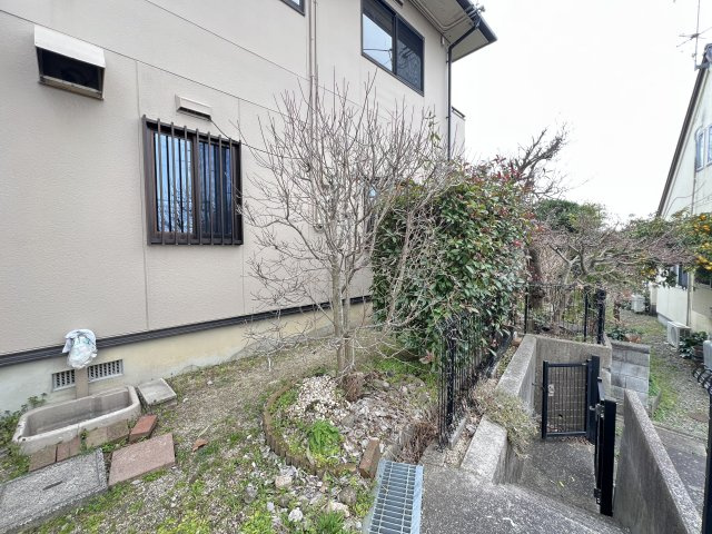 米子市尾高　中古戸建の外観|南西側　外観
外水栓、裏口門扉あり