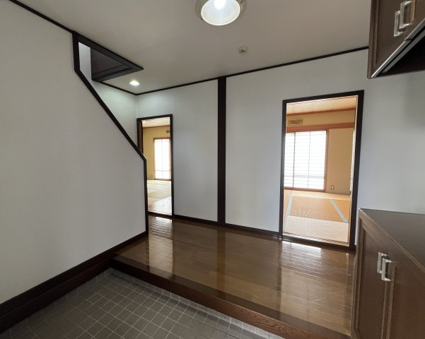 米子市尾高　中古戸建の玄関