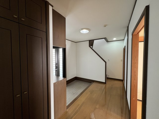 米子市尾高　中古戸建の玄関