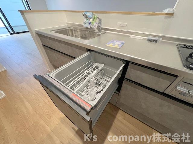 ◎高座郡寒川町小谷1丁目　新築戸建　B号棟のキッチン|家事の負担を軽減してくれる食器洗い乾燥機付き☆