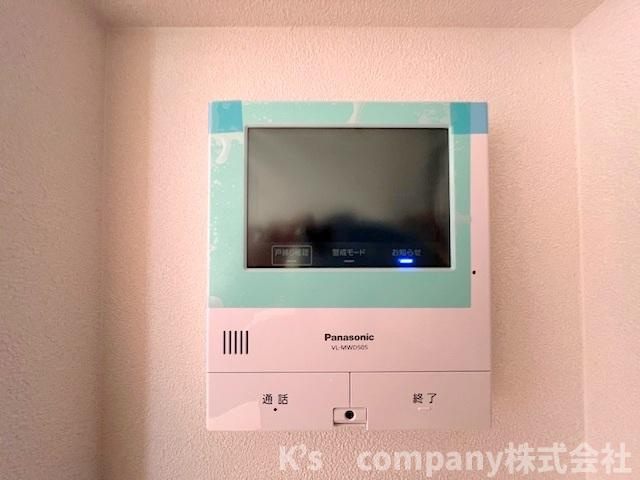 ◎高座郡寒川町小谷1丁目　新築戸建　B号棟の防犯設備|訪問者の顔が確認できるテレビモニター付きインターフォン☆