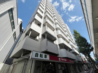 【外観】 | 上馬マンション | 2022年12月に大規模修繕工事済み！全161戸のビッグコミュニティ。夜間オートロックのマンションです。