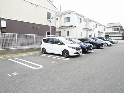 エストリヴィエールの駐車場