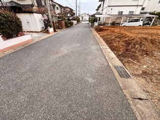 【前面道路含む現地写真】 | 花見川区横戸台　売地　京成本線「形成大和田」駅 | 前面6ｍ公道に面し、陽当たり・開放感も良好。低層住宅が整然と並ぶ閑静な住宅地で、ゆとりある暮らしを実現できる売地です♪