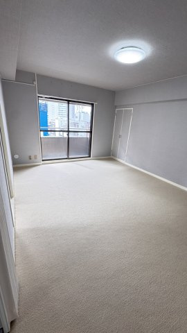 窓も大きく陽が入ります！