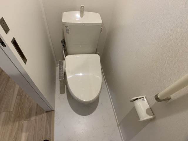 ウォシュレット付きのトイレです♪