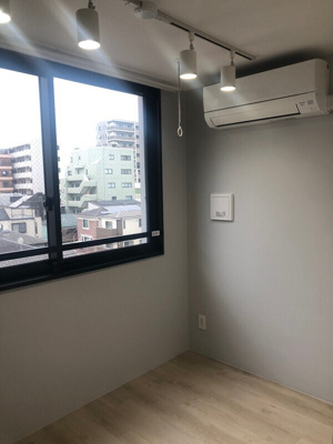 【内装】 | SUN VALLEY 日本橋永代通り | 内装は落ち着いています